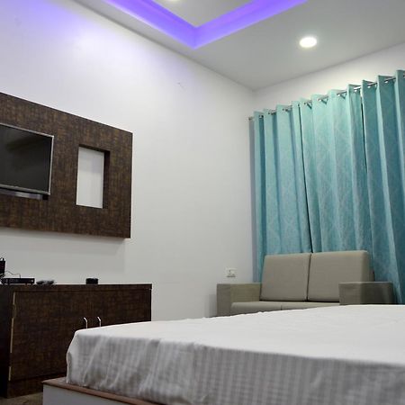 גאזיאבאד Hotel Taru Inn מראה חיצוני תמונה